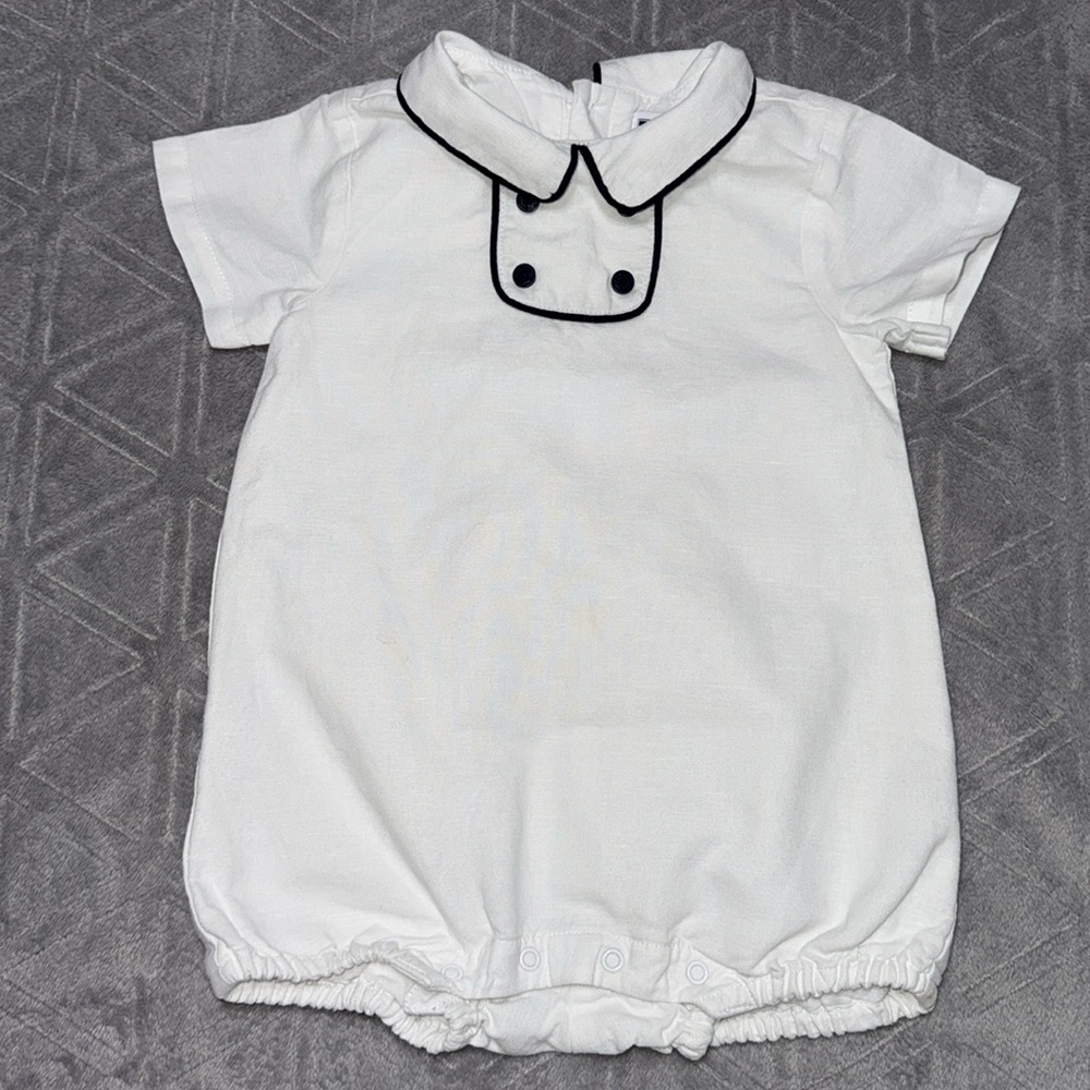 Linen/cotton White Baby Romper with navy Trim - Picture 3 of 6